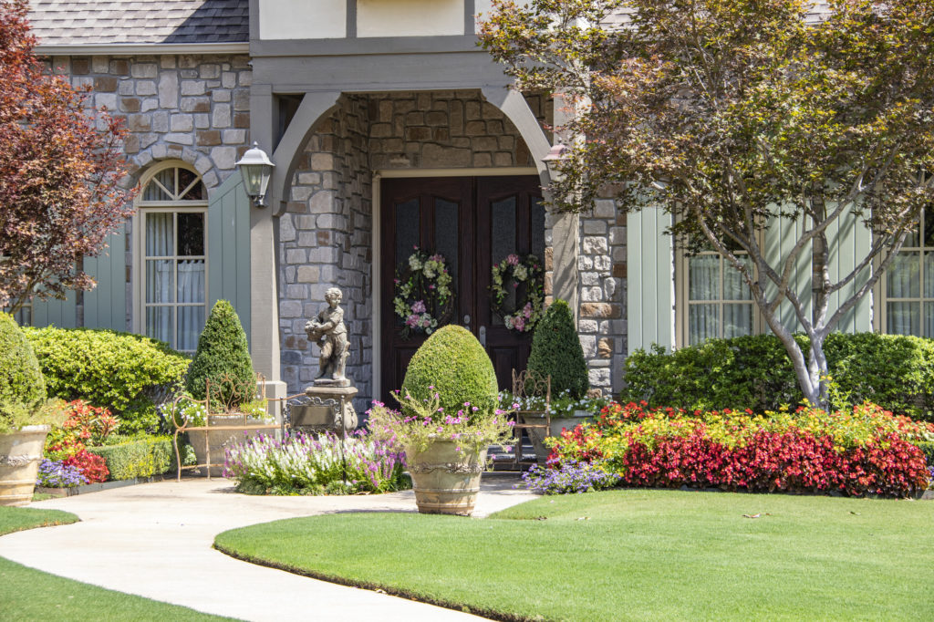 curb appeal landscaping tips